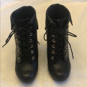 Rouge Heeled Ankle Boots